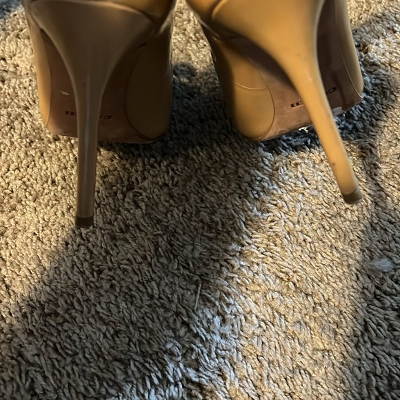 Coach Stilettos with Bow - Picture 4 of 10